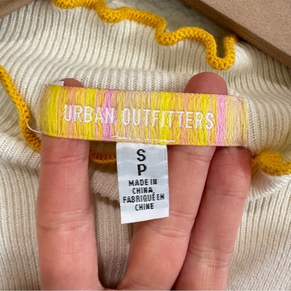 2. Urban Outfitters UO Zella Pullover Exposed-Hem Mock Neck Sweater Cream Small - Picture 4 of 10